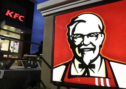 بماذا فوجئ زبون في وجبة "كنتاكي"؟