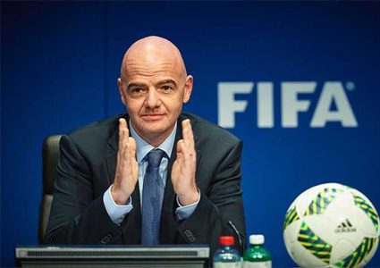 رئيس الفيفا يسخر من "خطط" الدوري الإسباني