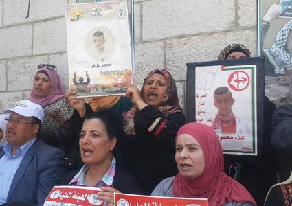 رام الله: وقفة تضامنية أمام الصليب دعما للأسرى