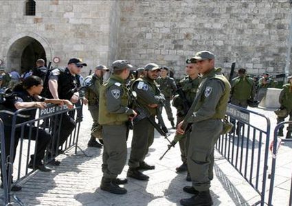 الاحتلال يعتقل شابين من القدس القديمة