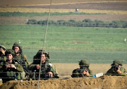 الاحتلال يُطلق النار على شبان شرقي غزة