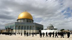 إصابة 4 واعتقال 5 في اعتداء على المصلين بالأقصى