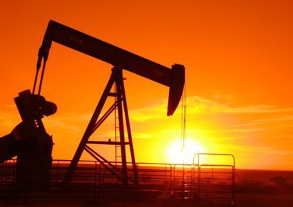 أسعار النفط تواصل انخفاضها في آسيا