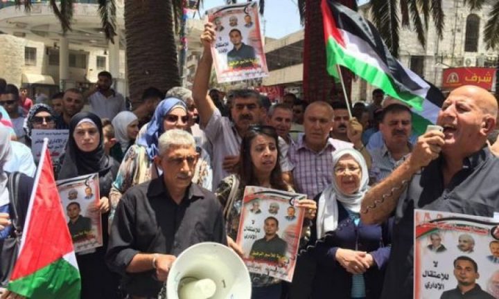 وقفة تضامنية مع الأسرى في سجون الاحتلال