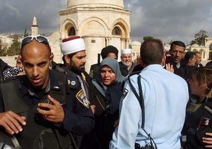 الاحتلال يمنع موظف أوقاف من دخول الأقصى