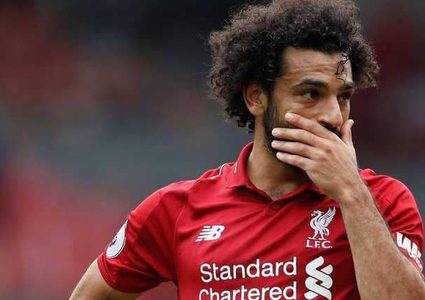 بالصور.. "عاصفة جدل" بشأن تصرف صلاح بعد هدف فيرمين