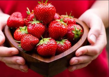 13 فائدة للحامل والجنين موجودة بالفراولة