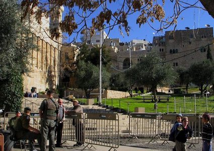 الاحتلال يغلق الحرم الإبراهيمي أمام المصلين