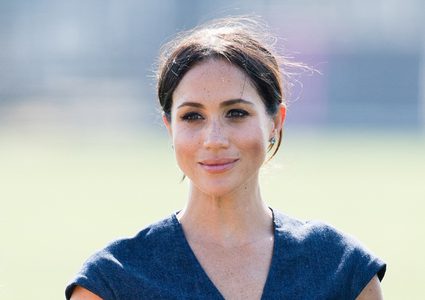 بالصور.. ماركل تخرج من القصر الملكي متخفية