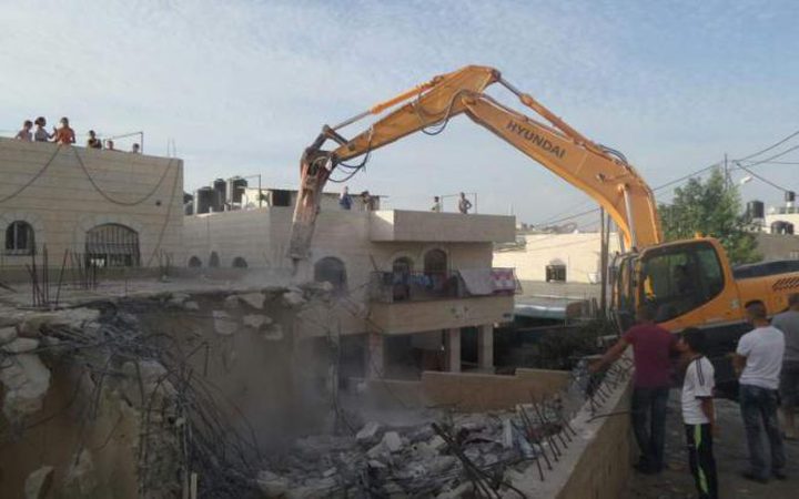 بلدية الاحتلال تجبر مقدسيًّا على هدم منزله بالقدس