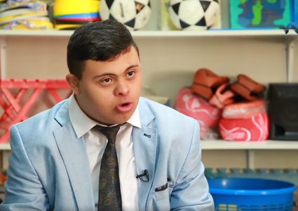 رائد شرنوبي يثبت أن الإعاقة لا تلغي الطاقة