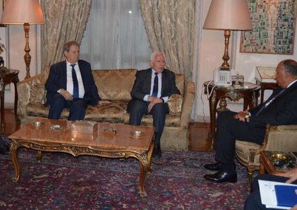 وفد فتح يغادر القاهرة بعد اجتماعات بشأن المصالحة