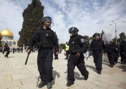 الاحتلال يعلن اعتقال 10 شبان