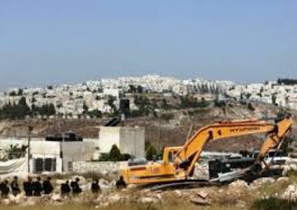 استمرار التجريف لشق طريق استيطاني جنوب بيت لحم
