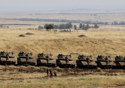 قوات الاحتلال تدفع بتعزيزات عسكرية على حدود غزة