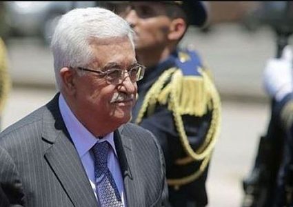 الرئيس عباس يصل باريس