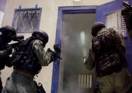 وحدات القمع في "عوفر" تعتدي على الأسرى