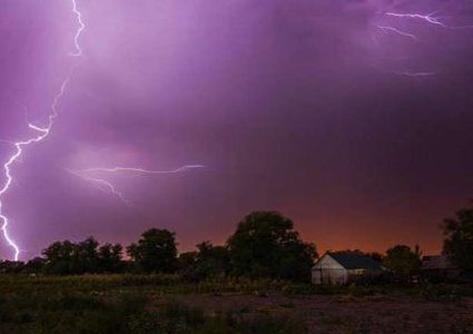 العلماء يحددون منشأ "عفاريت البرق"