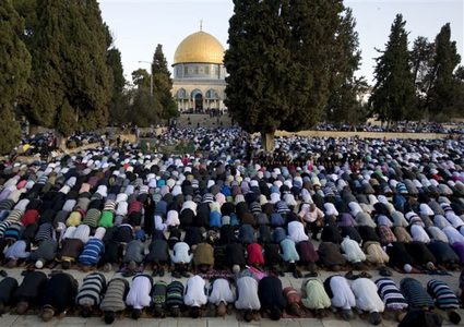 المفتي يحذر من المساس بالأقصى واللعب بالنار