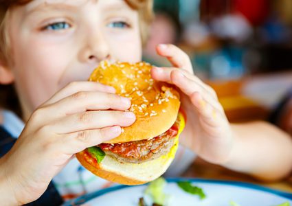 تأثير ترك تناول الوجبات السريعة مماثل للإدمان