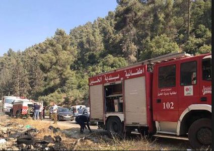 اطفائية بلدية الخليل تخمد نيرانا اندلعت في محل