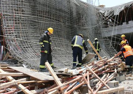 اصابتان في انهيار سقف مبنى في مخيم الدهشة