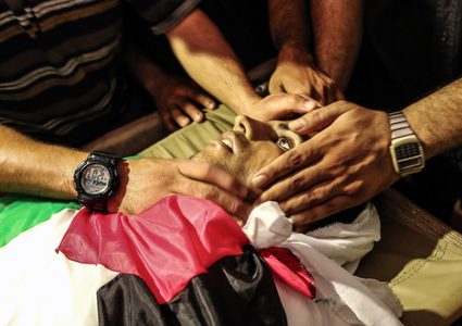 خلال تشييع جثمان الشهيد كريم كلاب من مدينة غزة، والذي استشهد أمس في مسيرات العودة وكسر الحصار