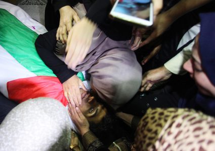 تشييع جثمان الشهيد "كلاب" في غزة