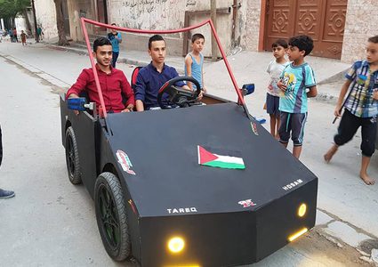 شقيقان يخترعان سيارة بلا وقود في غزة