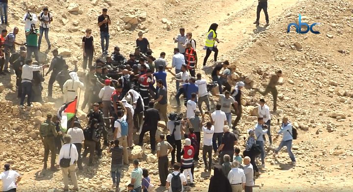 أهالي الخان الأحمر.. سيهدمون بيوتهم بأيديهم(فيديو)