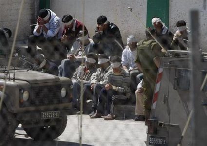 إدارة السجون تستخدم حق الأسرى في العلاج