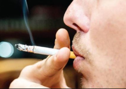 دراسة: التدخين يؤثر على النظر