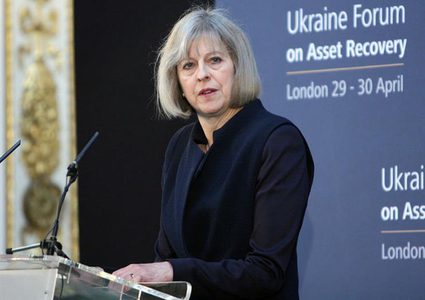 رئيسة الحكومة البريطانية  "تفجر قنبلة"