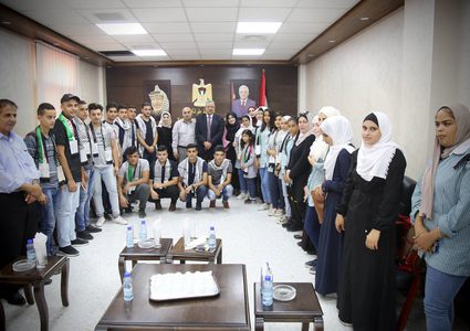 المحافظ أبو بكر يلتقي وفداً من لجان الشبيبة