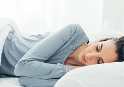 علماء يكشفون الوضعية الأفضل للنوم