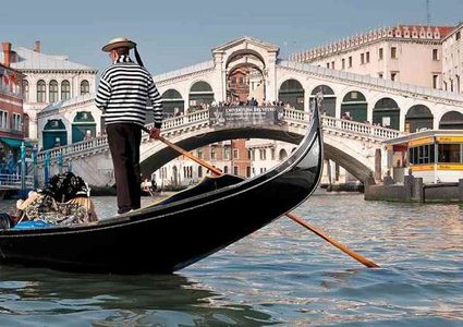 غرامة مالية 500 دولار لمفترشي الأرض في البندقية