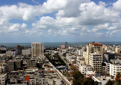 جيوب فارغة وتهديد بالطرد في كل لحظة