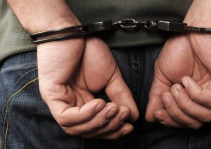 كشف ملابسات سرقة 15 جهازاً محمولاً في الخليل