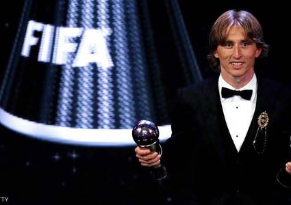 "لاجئ الحرب" ينهي عشرية رونالدو وميسي