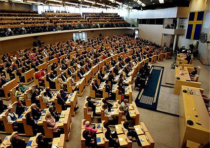 البرلمان السويدي يصوت بسحب الثقة من رئيس الوزراء