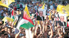 مسيرة حاشدة دعما للرئيس في قلقيلية