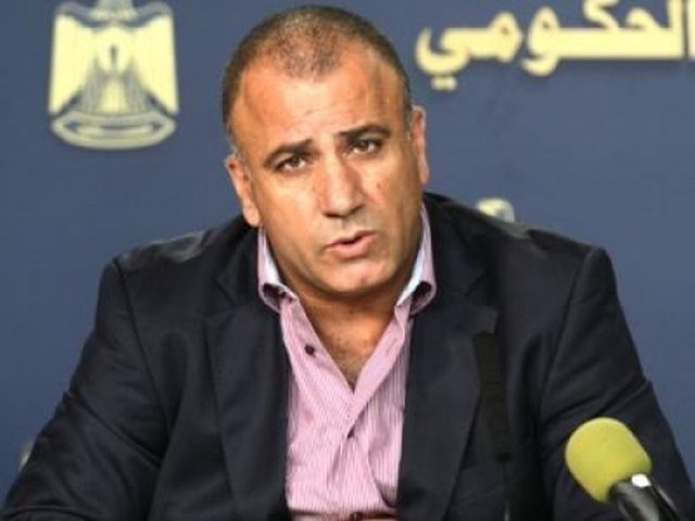 أبو بكر يطلع قطامي على خطة بلدية يعبد التنموية