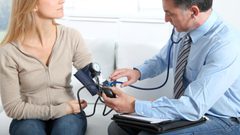ما هي أعراض ارتفاع ضغط الدم المفاجئ؟
