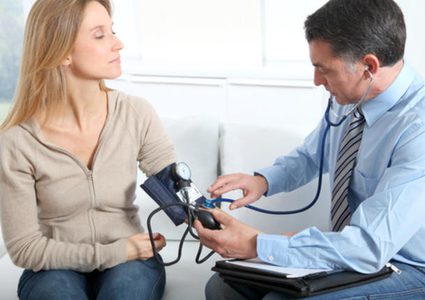 ما هي أعراض ارتفاع ضغط الدم المفاجئ؟