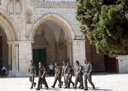 الحكومة تحذر من خطورة إجراءات الاحتلال في الأقصى