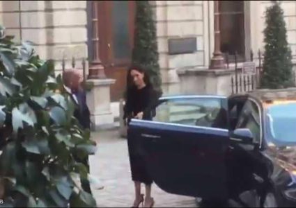زوجة الأمير هاري تكسر بروتوكولات العائلة الملكية