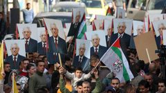 الآلاف يشاركون في وقفة دعم للرئيس عباس في نابلس