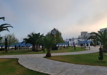 الطقس: أجواء غائمة جزئياً إلى صافية معتدلة