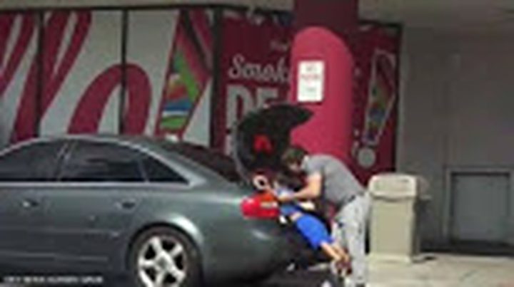 خسرا ابنهما بسبب "تجربة اجتماعية"
