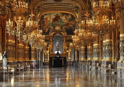 إليزابيث الثانية تمتلك باباً سريا في قصرها الملكي